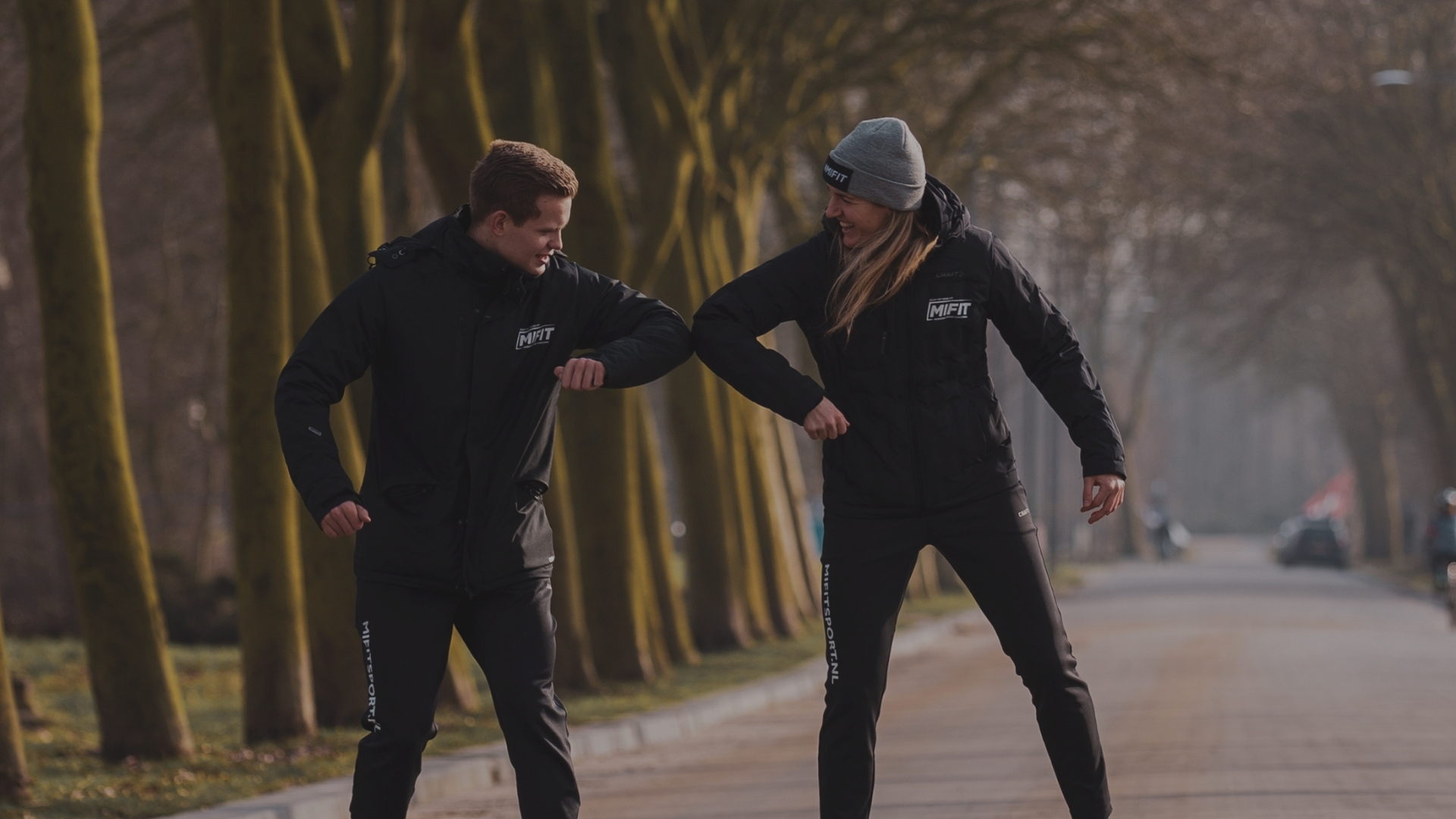 MIFIT Ommetje Challenge elleboog groet
