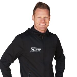 eigenaar mifit personal training studio jim handen in zij