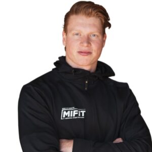 personal trainer mifit evert armen over elkaar